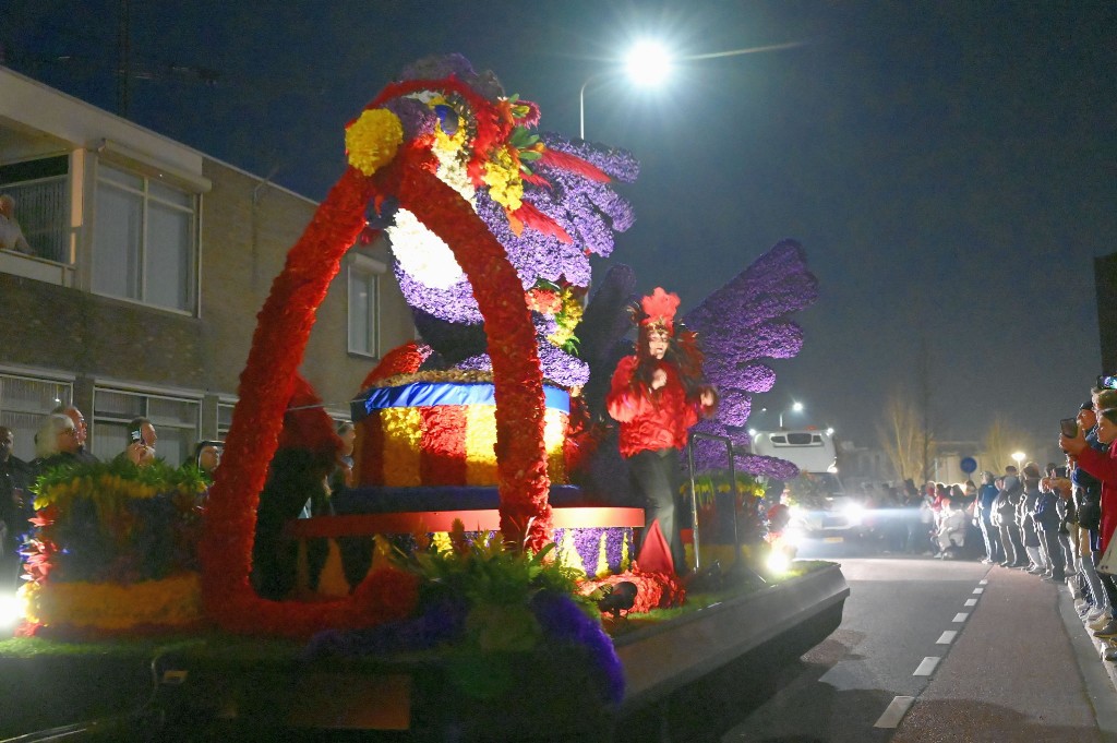 ../Images/Verlicht bloemencorso 2025 141.jpg